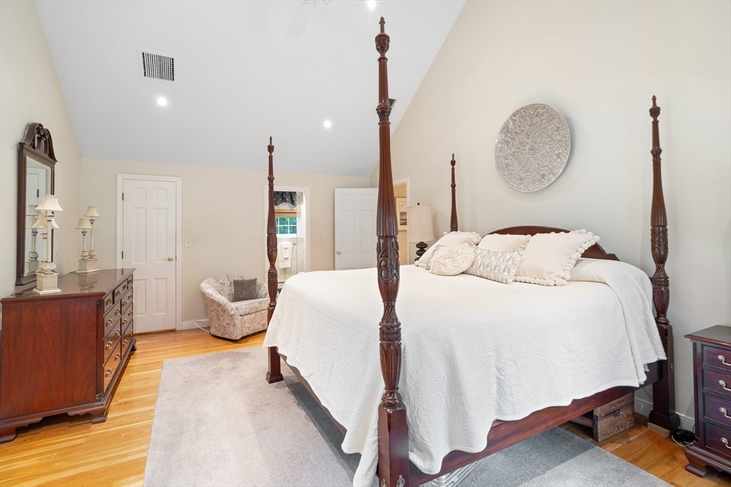 2 Knollwood Drive