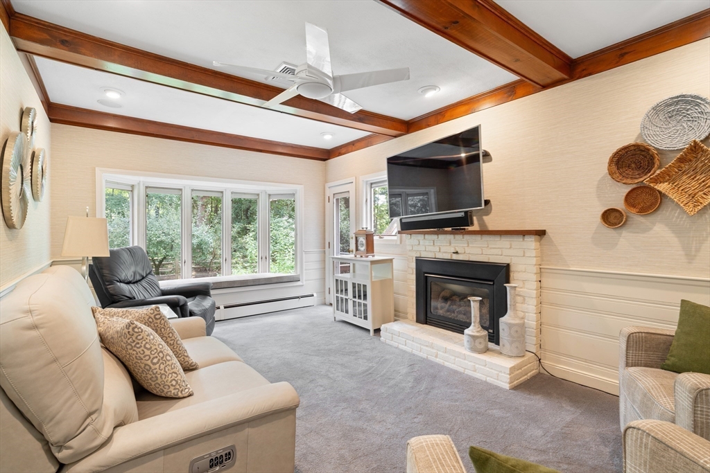 2 Knollwood Drive