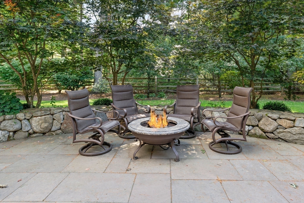 2 Knollwood Drive