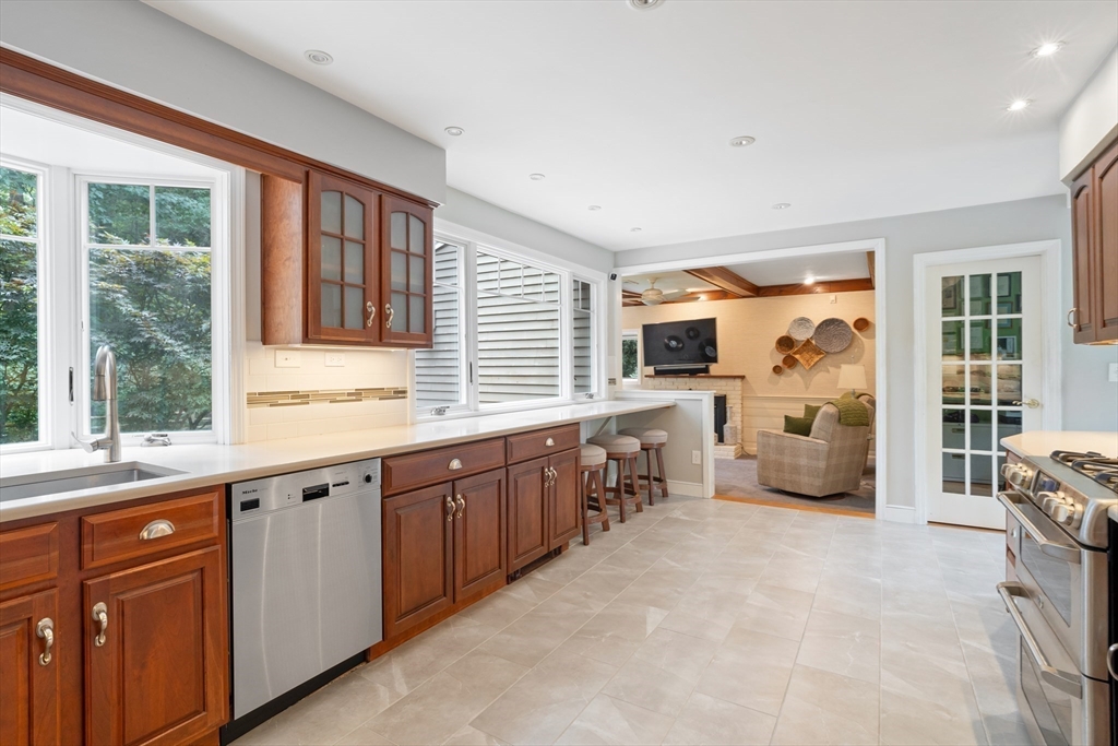 2 Knollwood Drive
