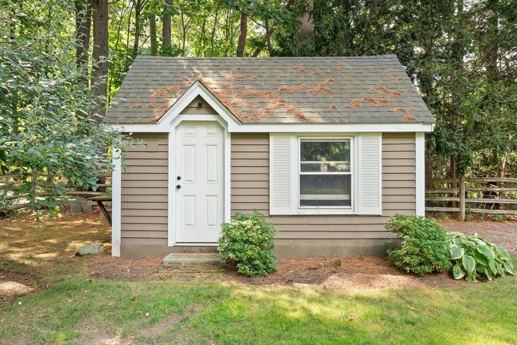 2 Knollwood Drive