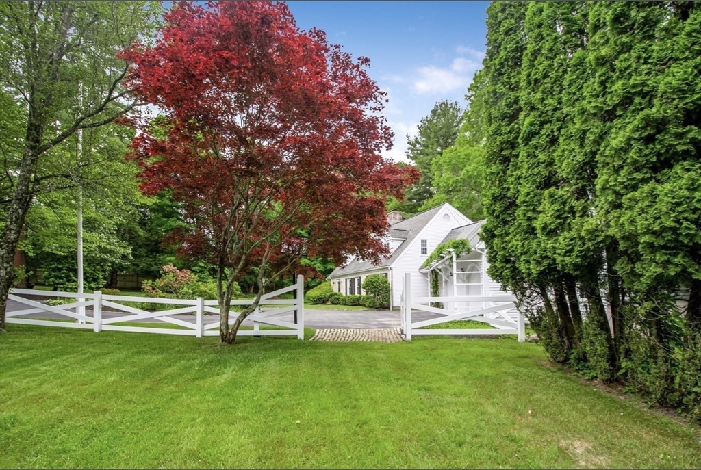 107 Farm St