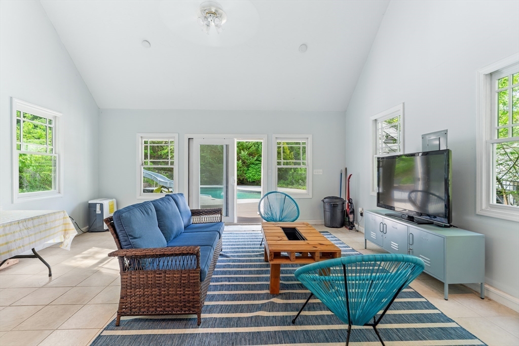 26 Woodridge Rd