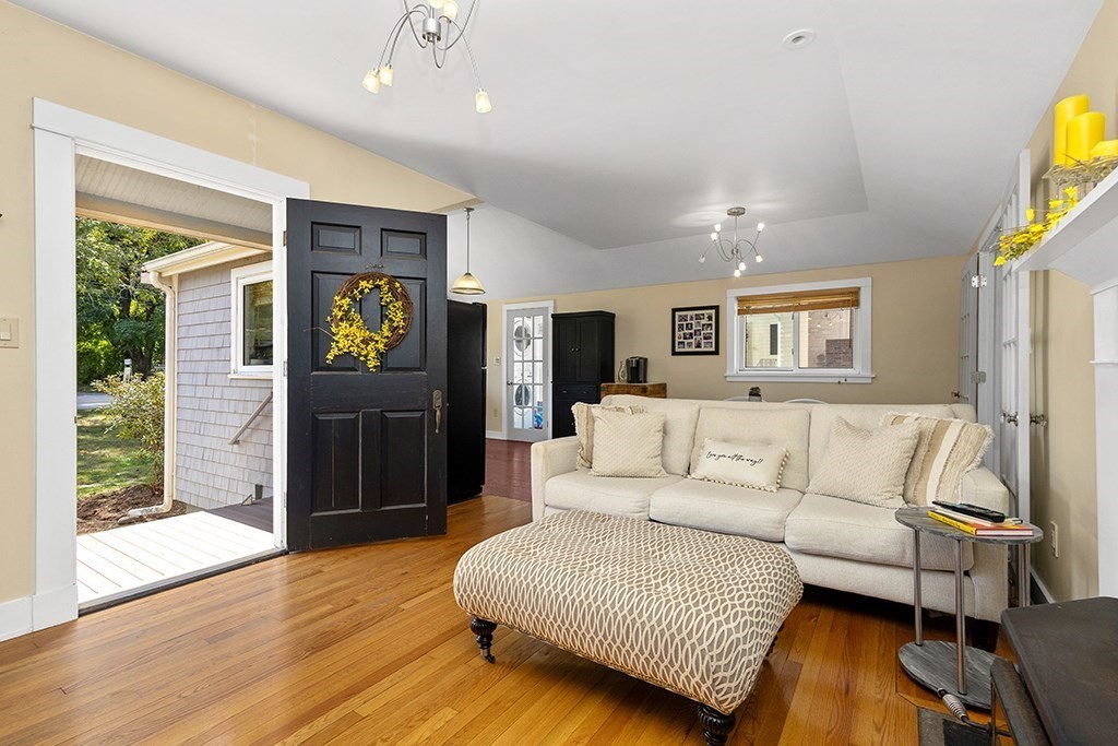 6 Pine St