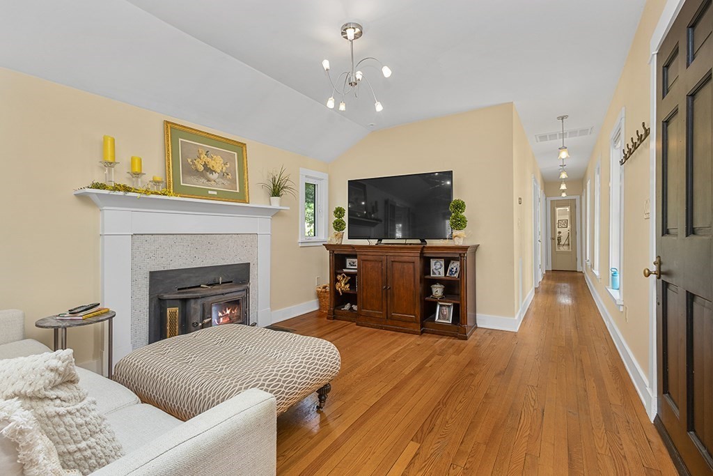 6 Pine St