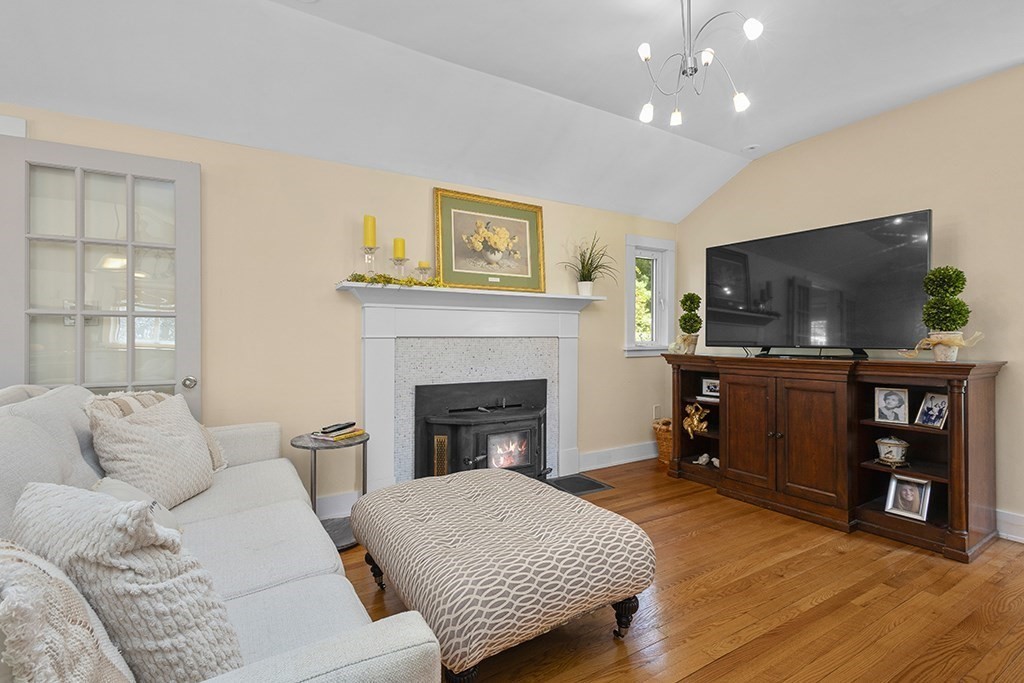 6 Pine St