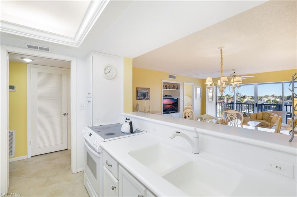 300 Park Shore DR # 5C