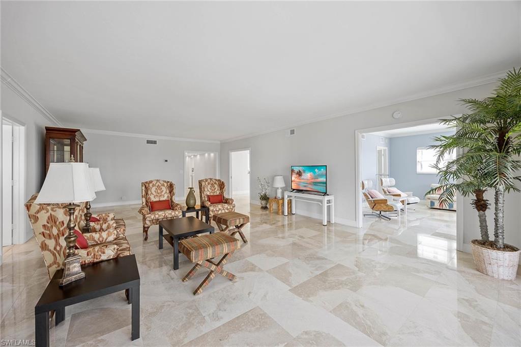 2901 Gulf Shore BLVD N # 302S