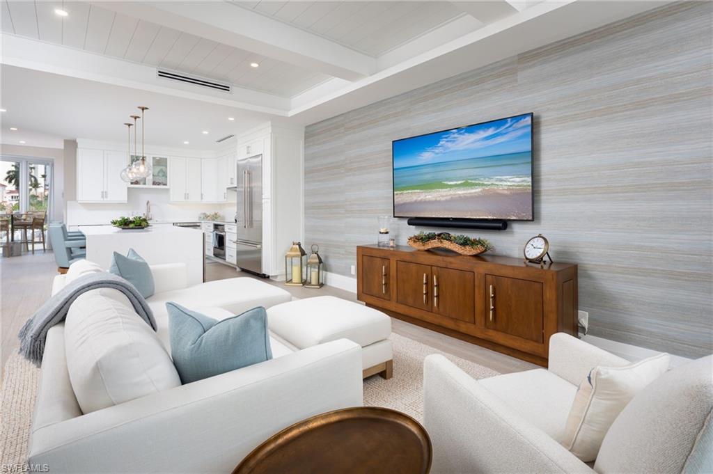 4000 Gulf Shore BLVD N 400