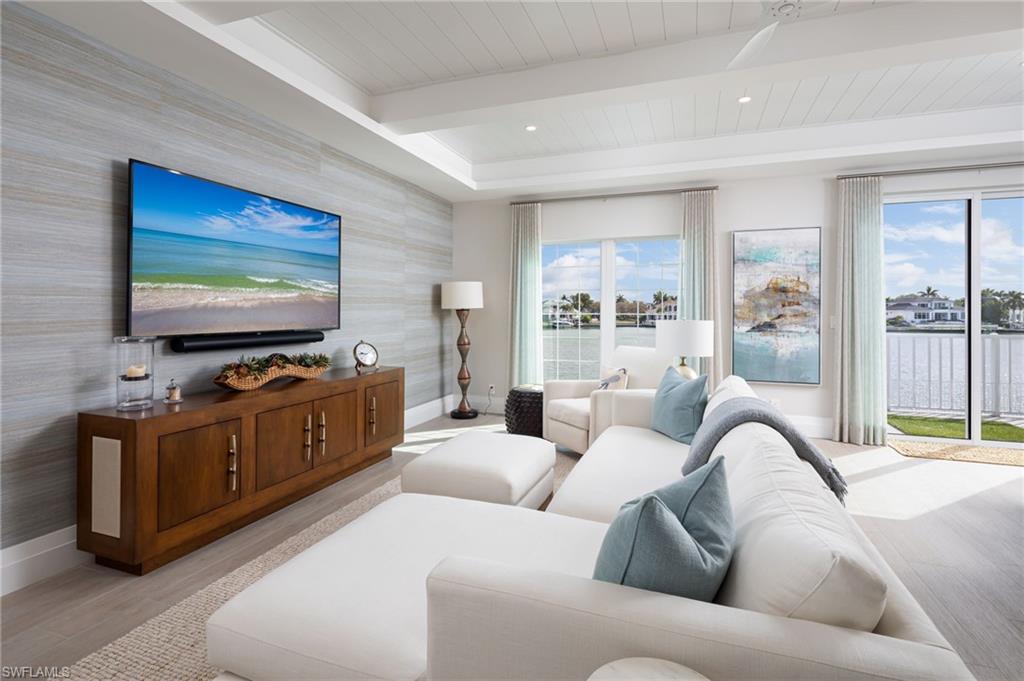 4000 Gulf Shore BLVD N 400