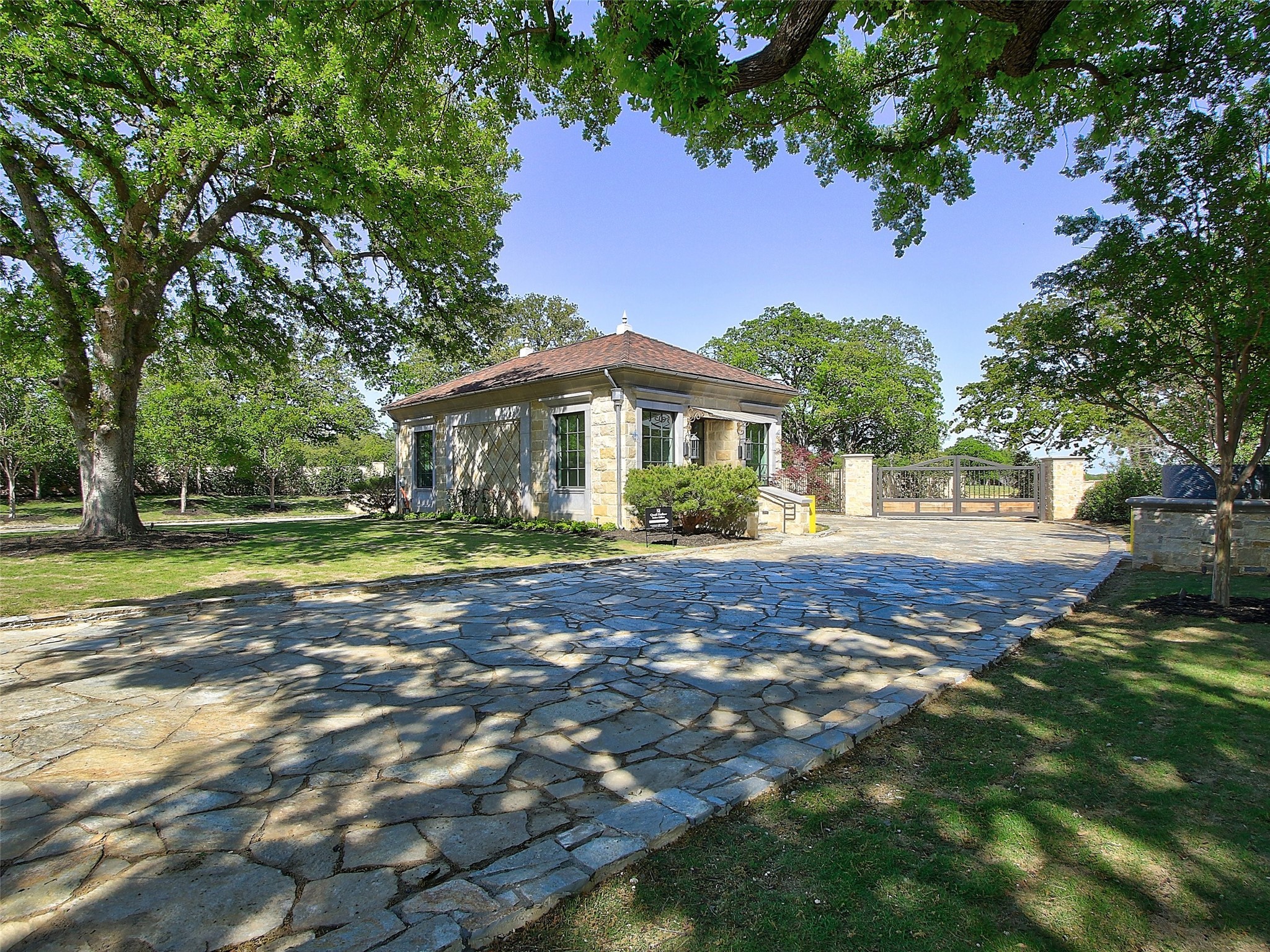 1900 Lakeshore Drive