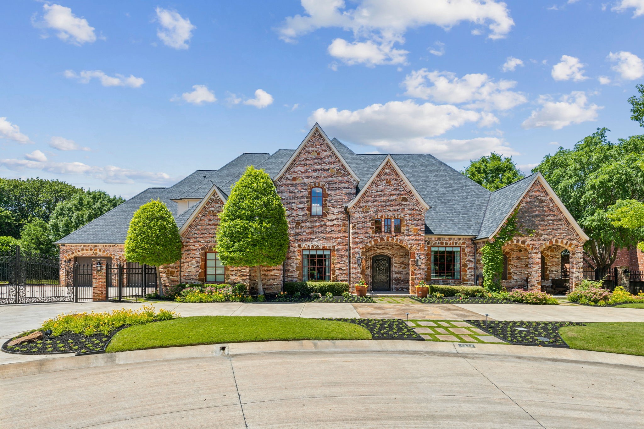 1213 Club House Court