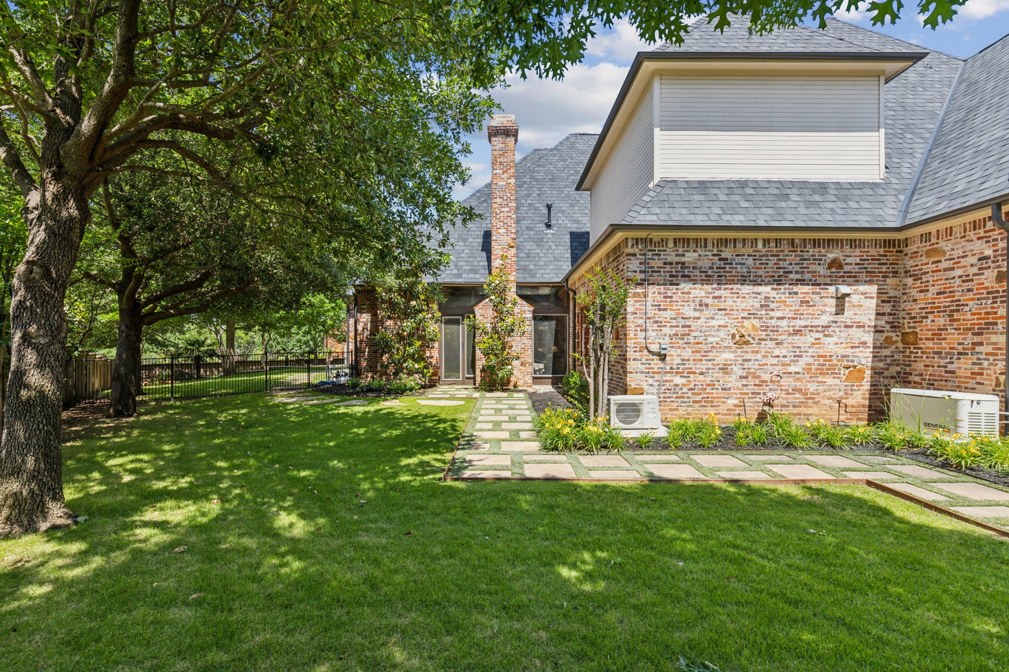 1213 Club House Court