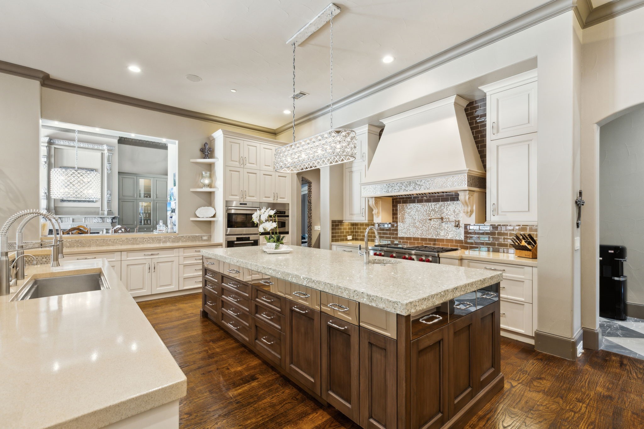 1213 Club House Court