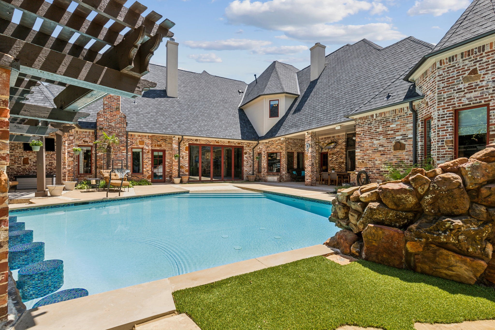1213 Club House Court