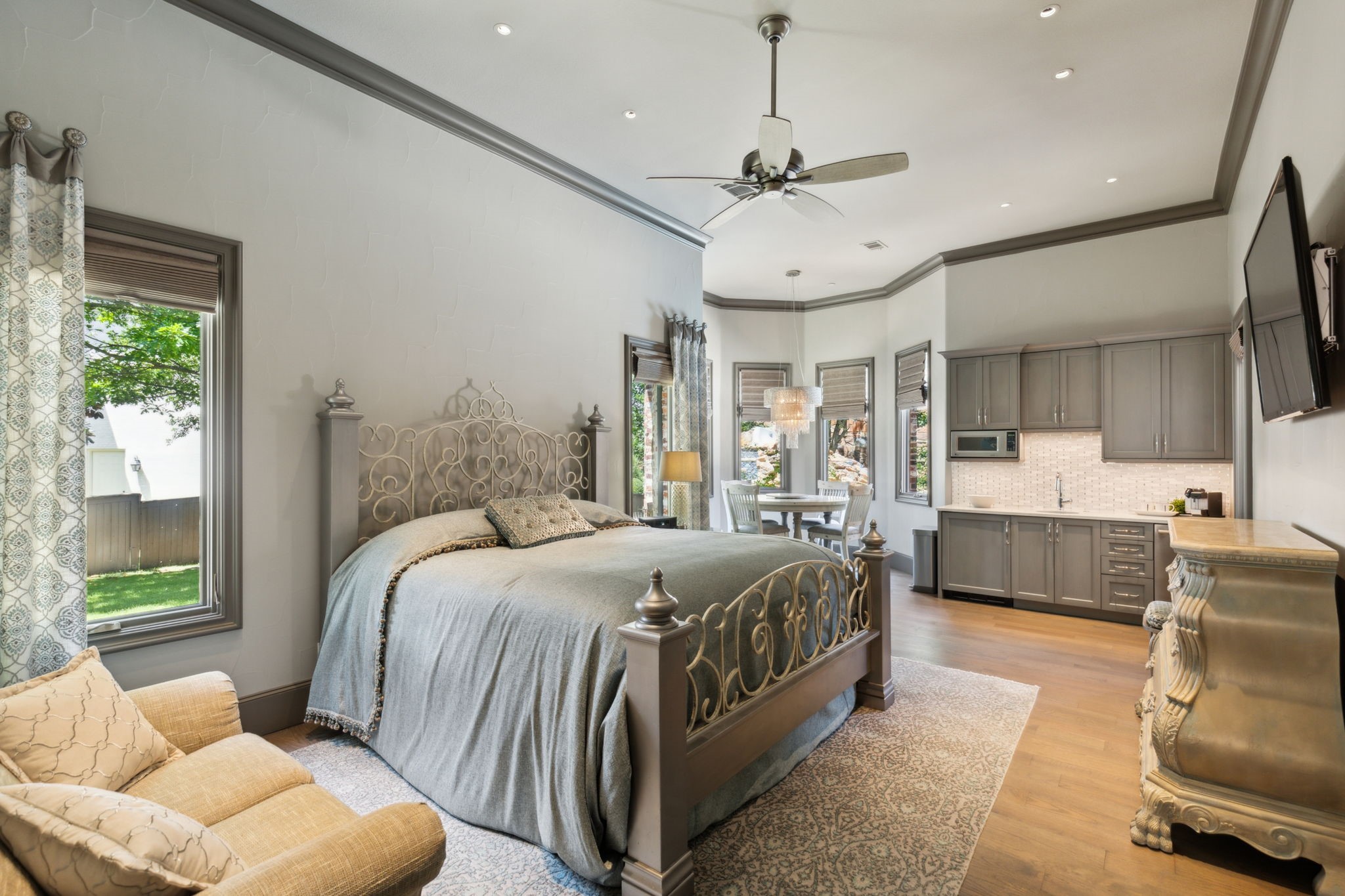 1213 Club House Court