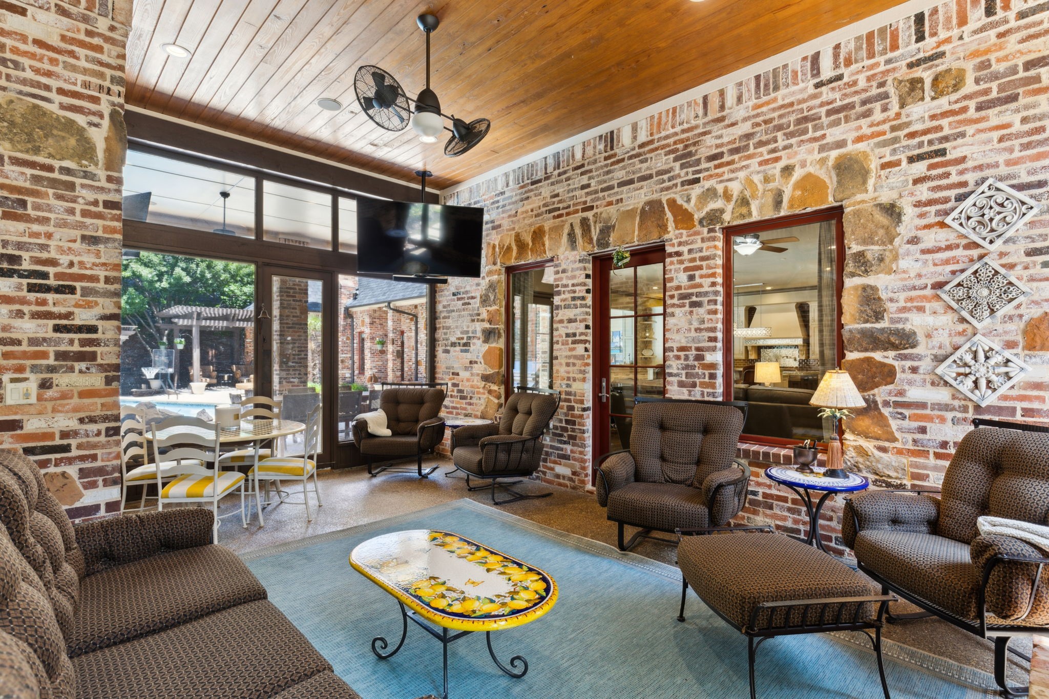 1213 Club House Court