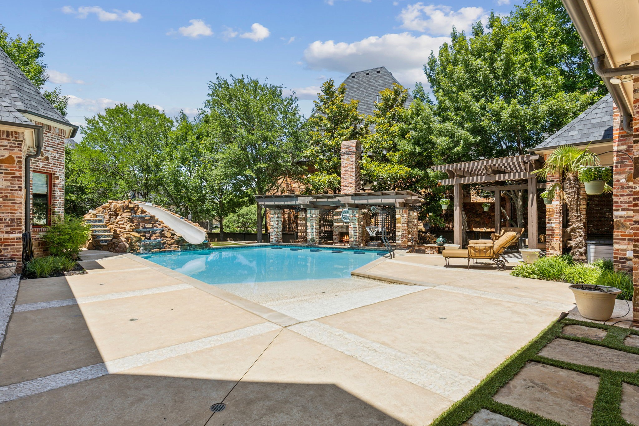 1213 Club House Court