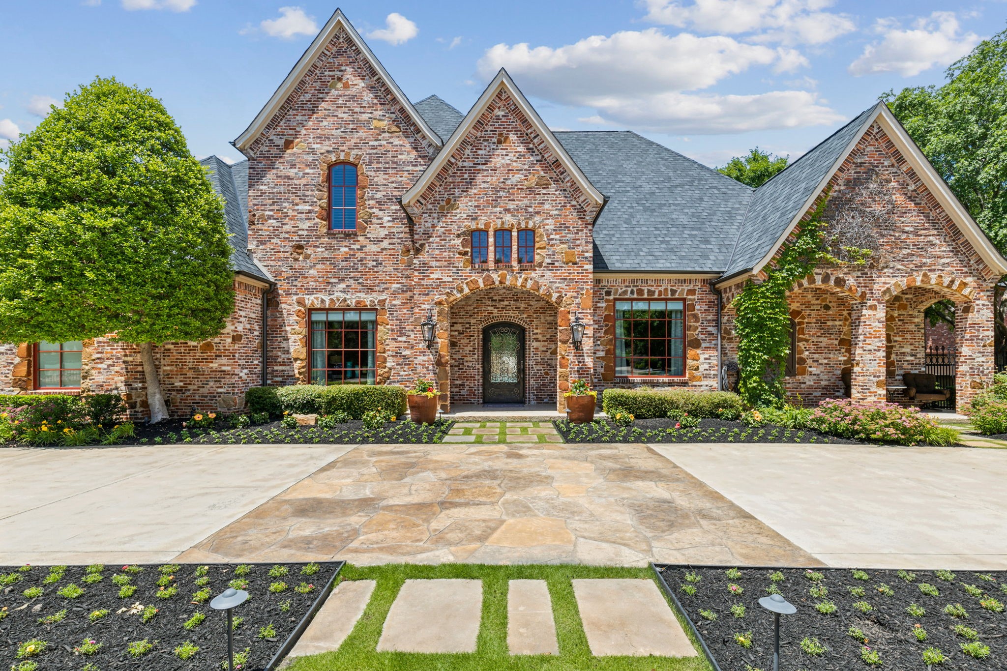 1213 Club House Court