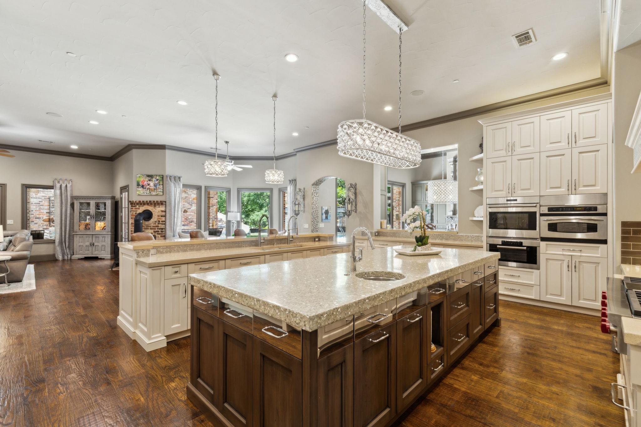 1213 Club House Court