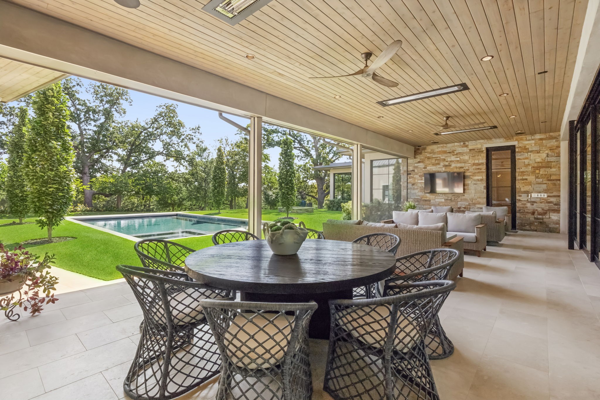 1502 Bluffview Drive