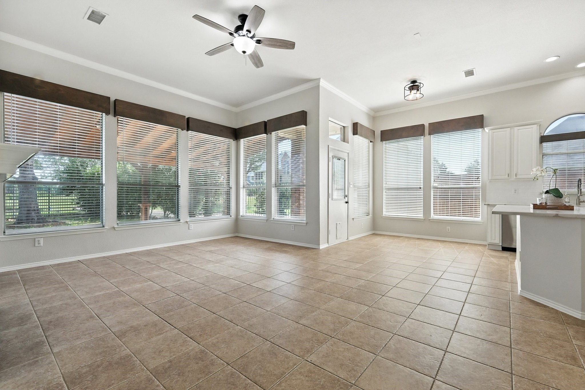 8909 Edinburgh Lane