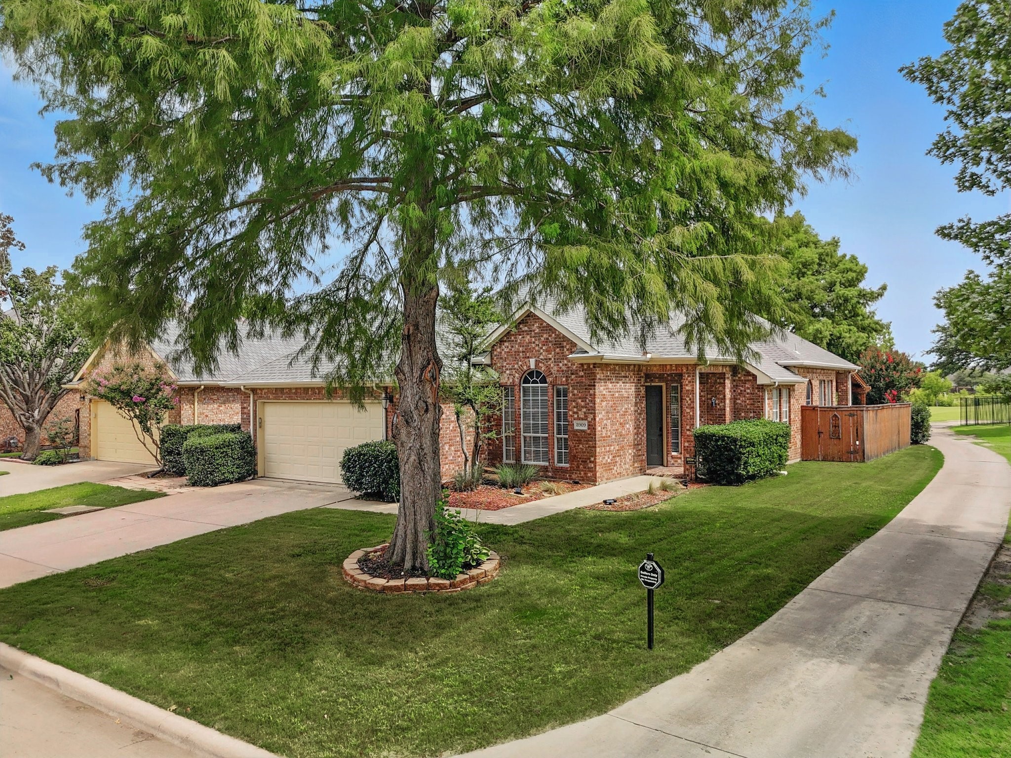 8909 Edinburgh Lane