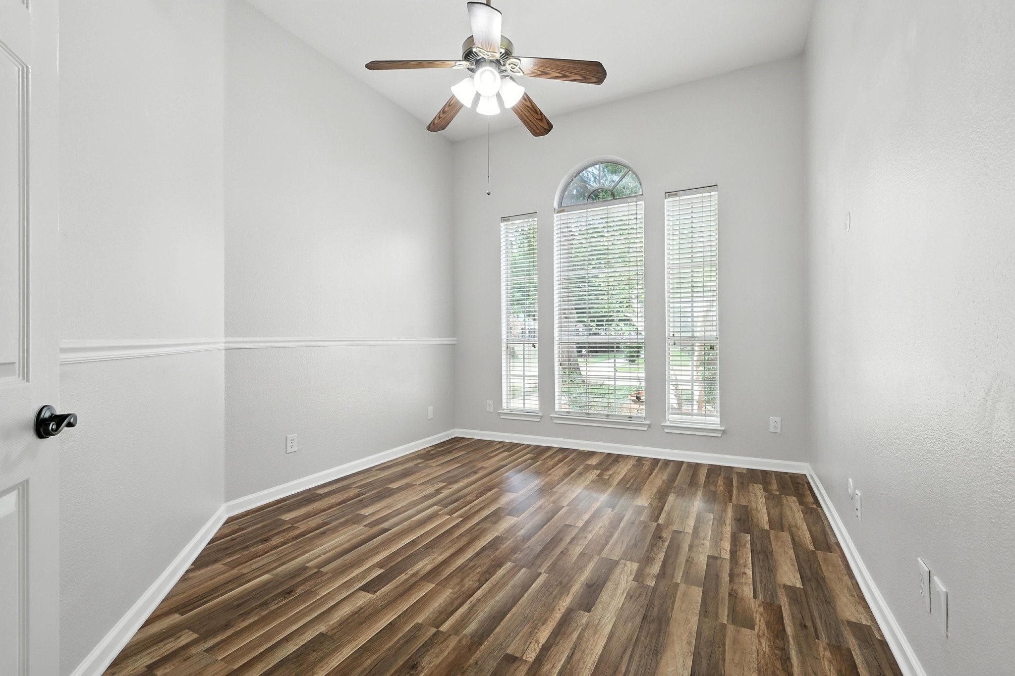8909 Edinburgh Lane