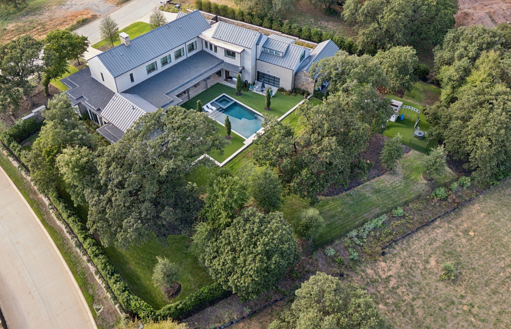 1502 Bluffview Drive