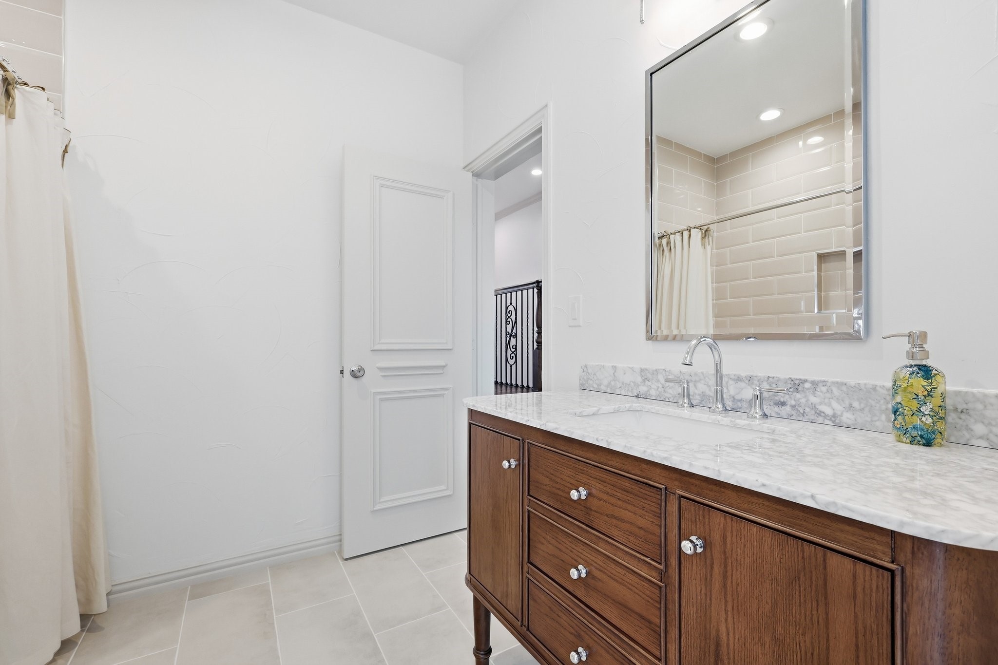 3800 Long Meadow Drive