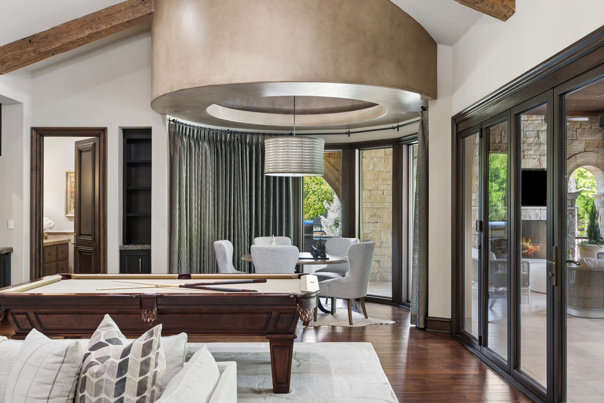 690 S Peytonville Avenue