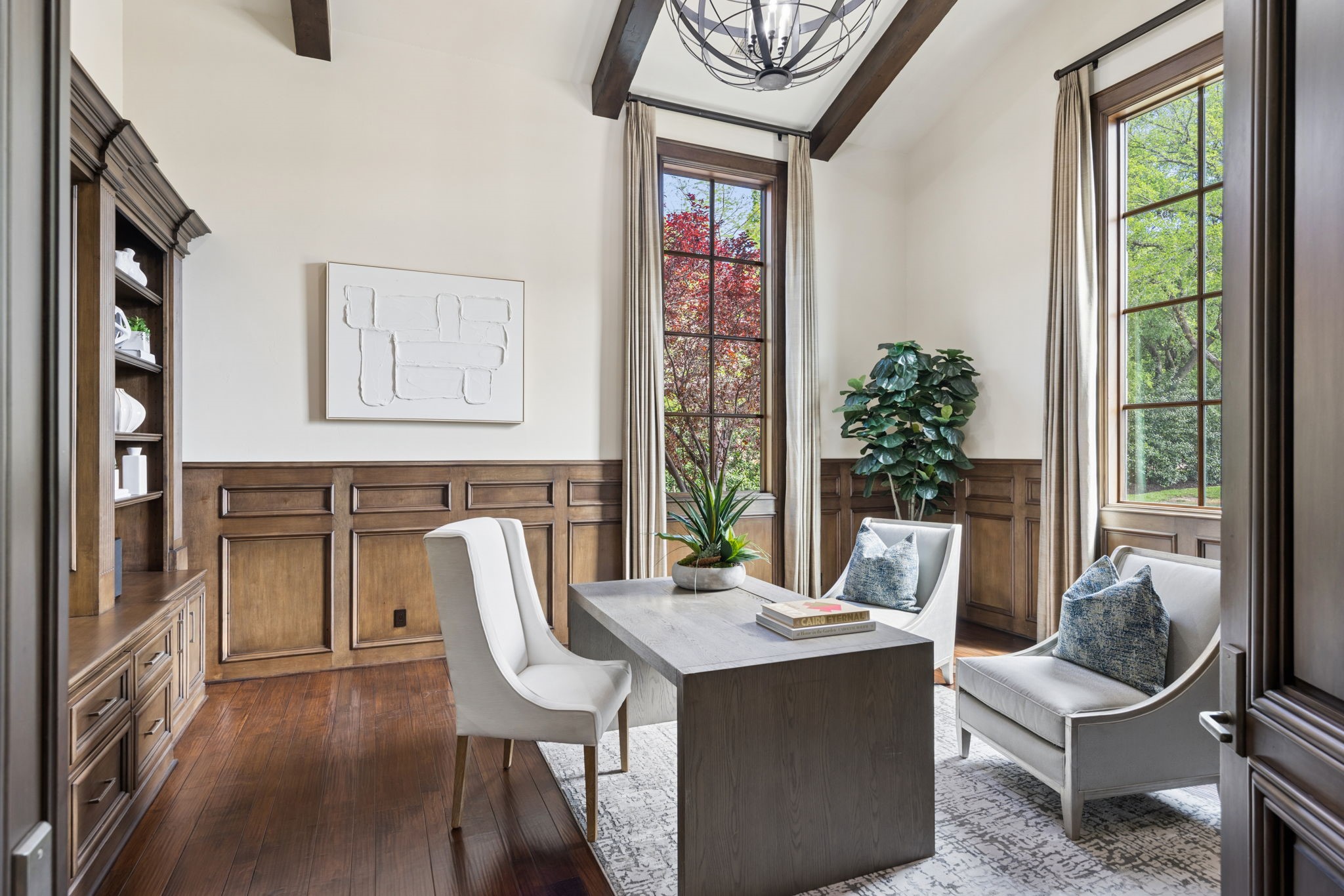 690 S Peytonville Avenue