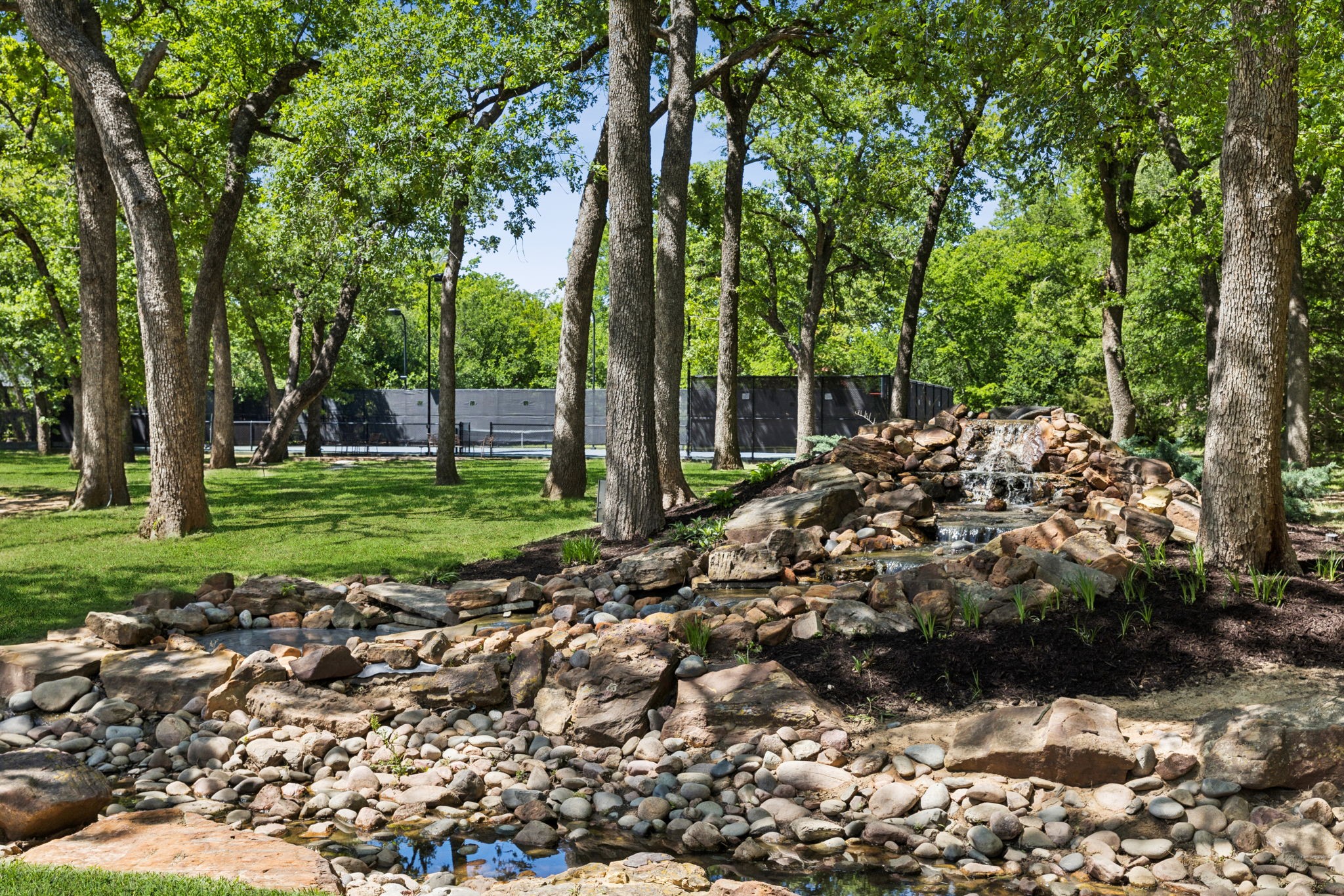 690 S Peytonville Avenue