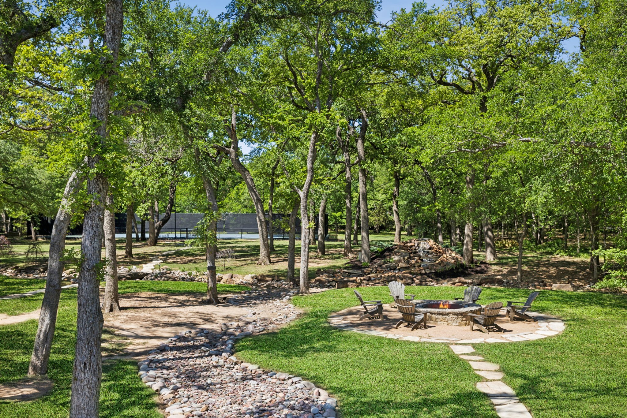 690 S Peytonville Avenue