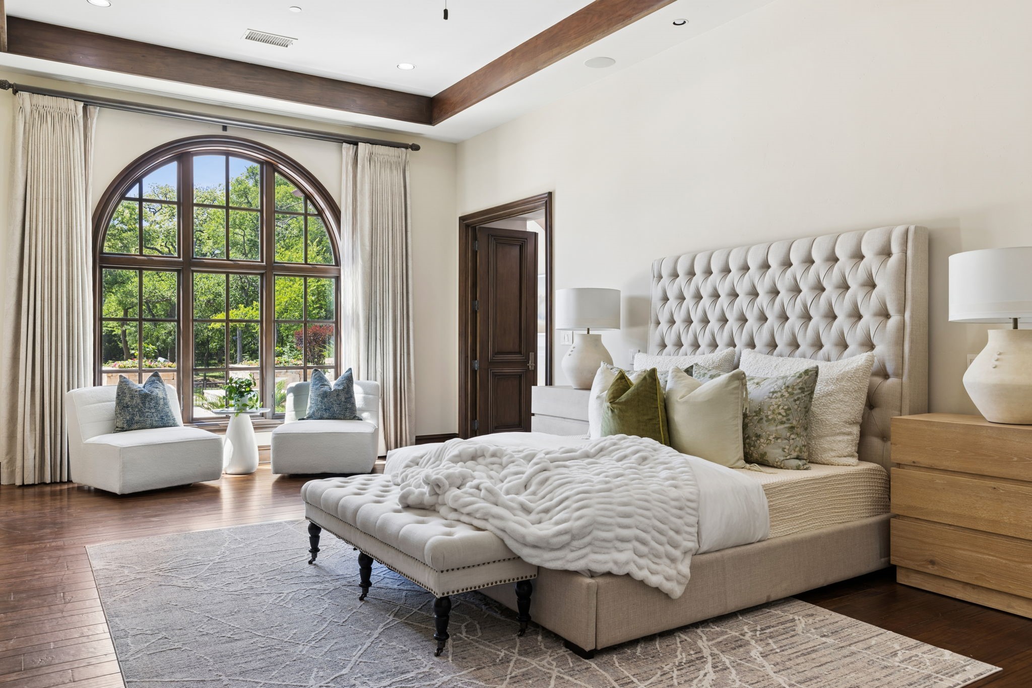 690 S Peytonville Avenue