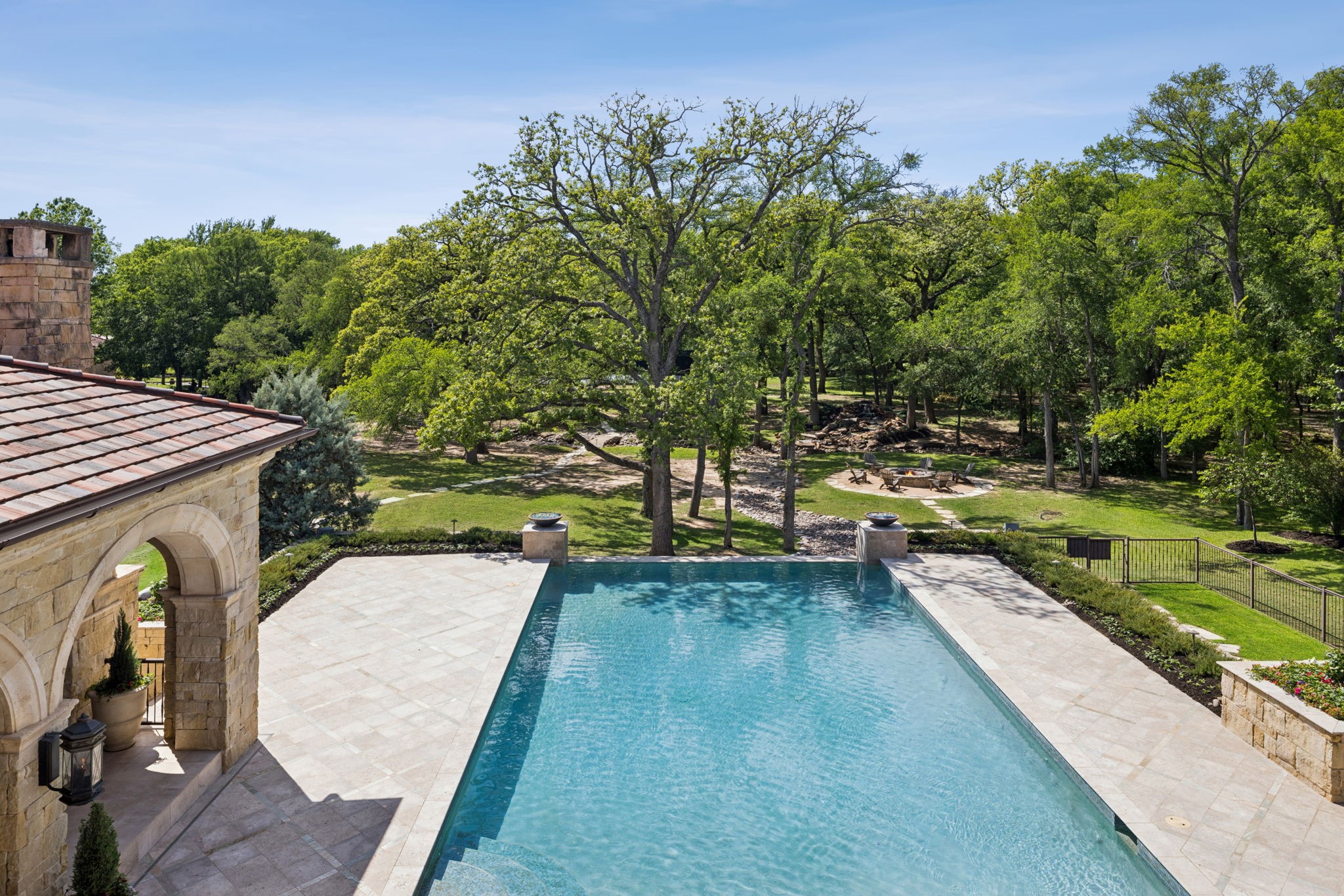 690 S Peytonville Avenue