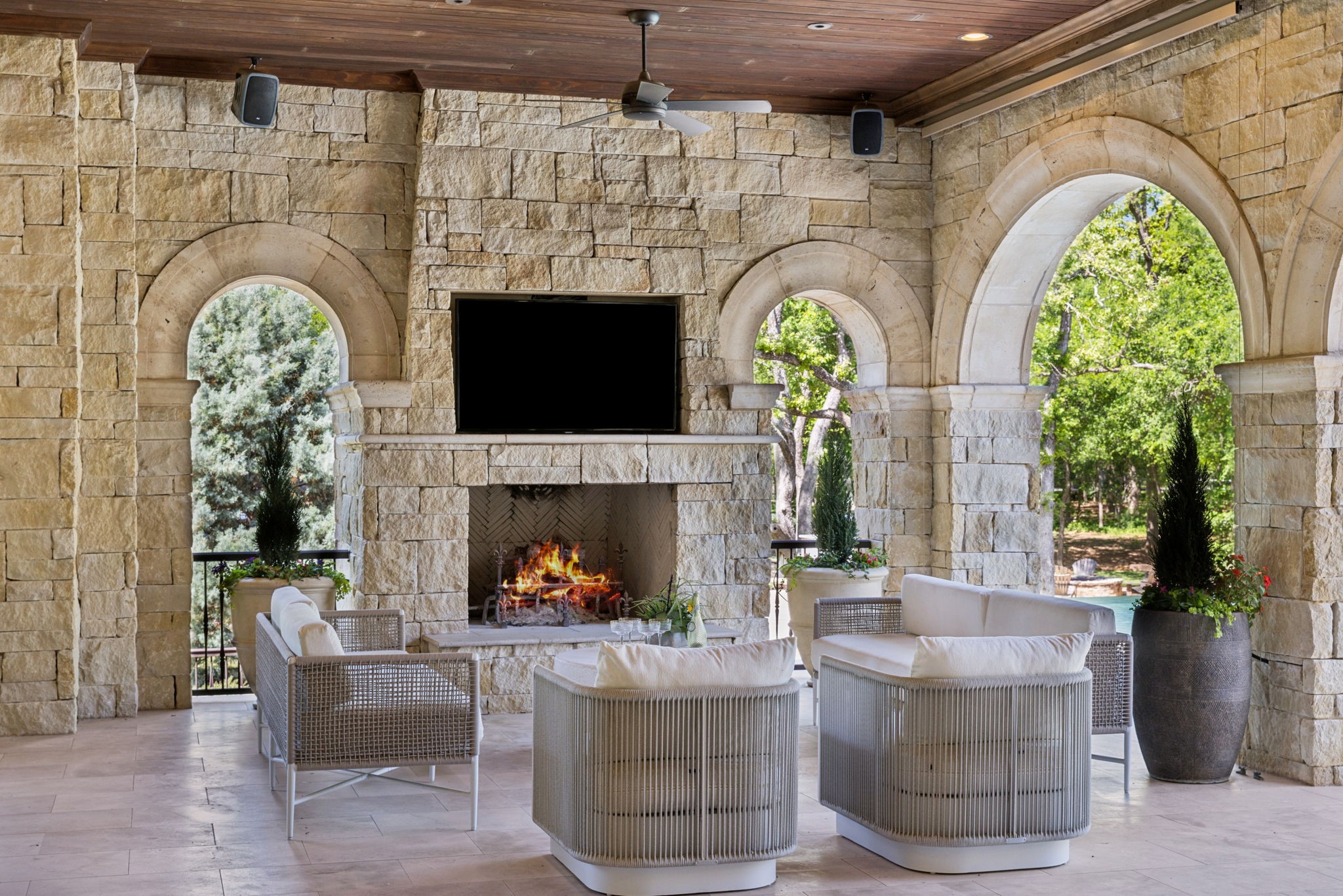 690 S Peytonville Avenue