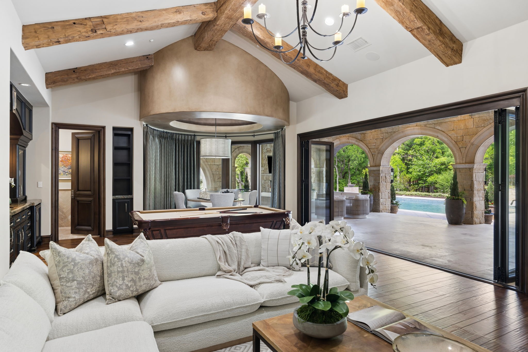 690 S Peytonville Avenue