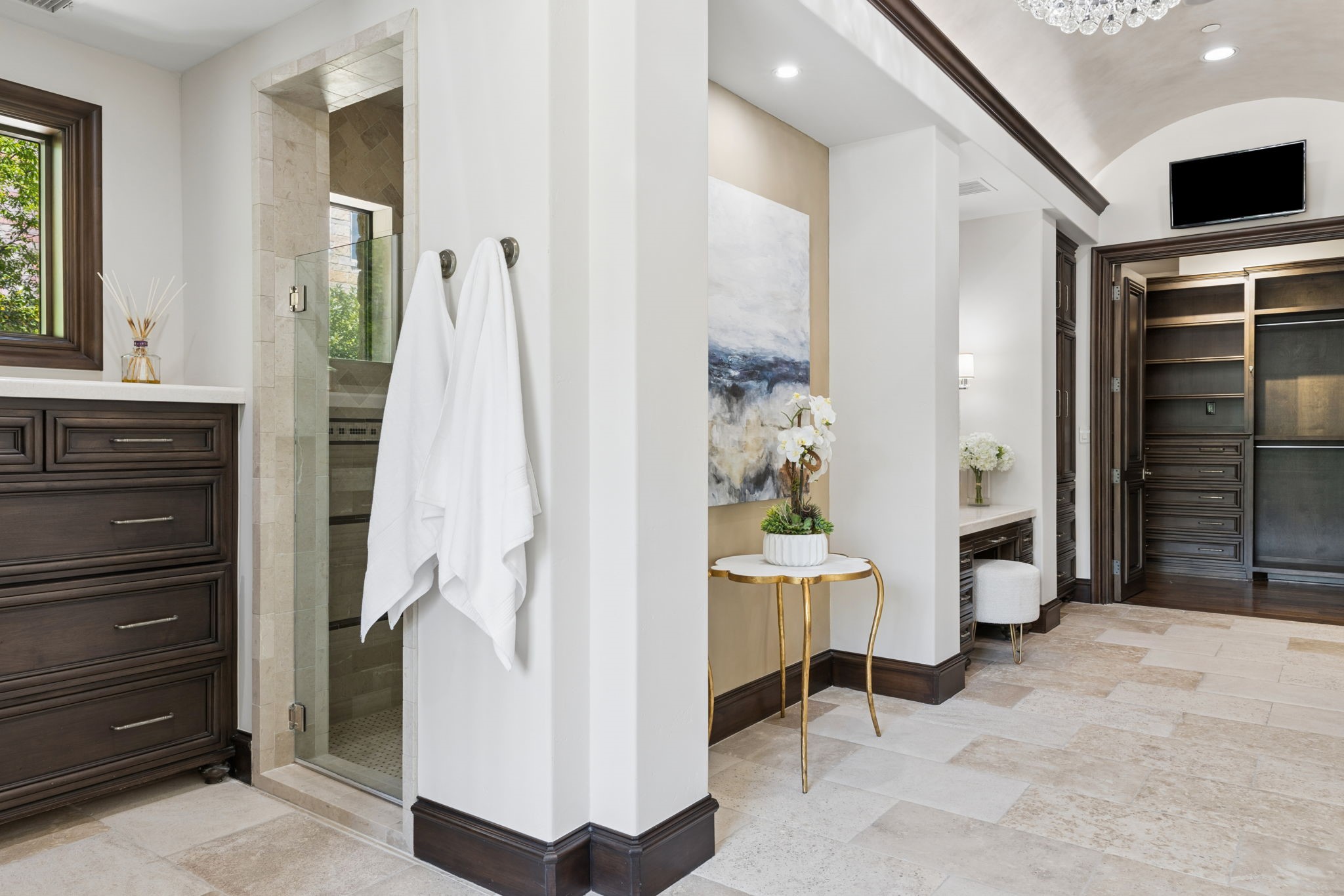 690 S Peytonville Avenue