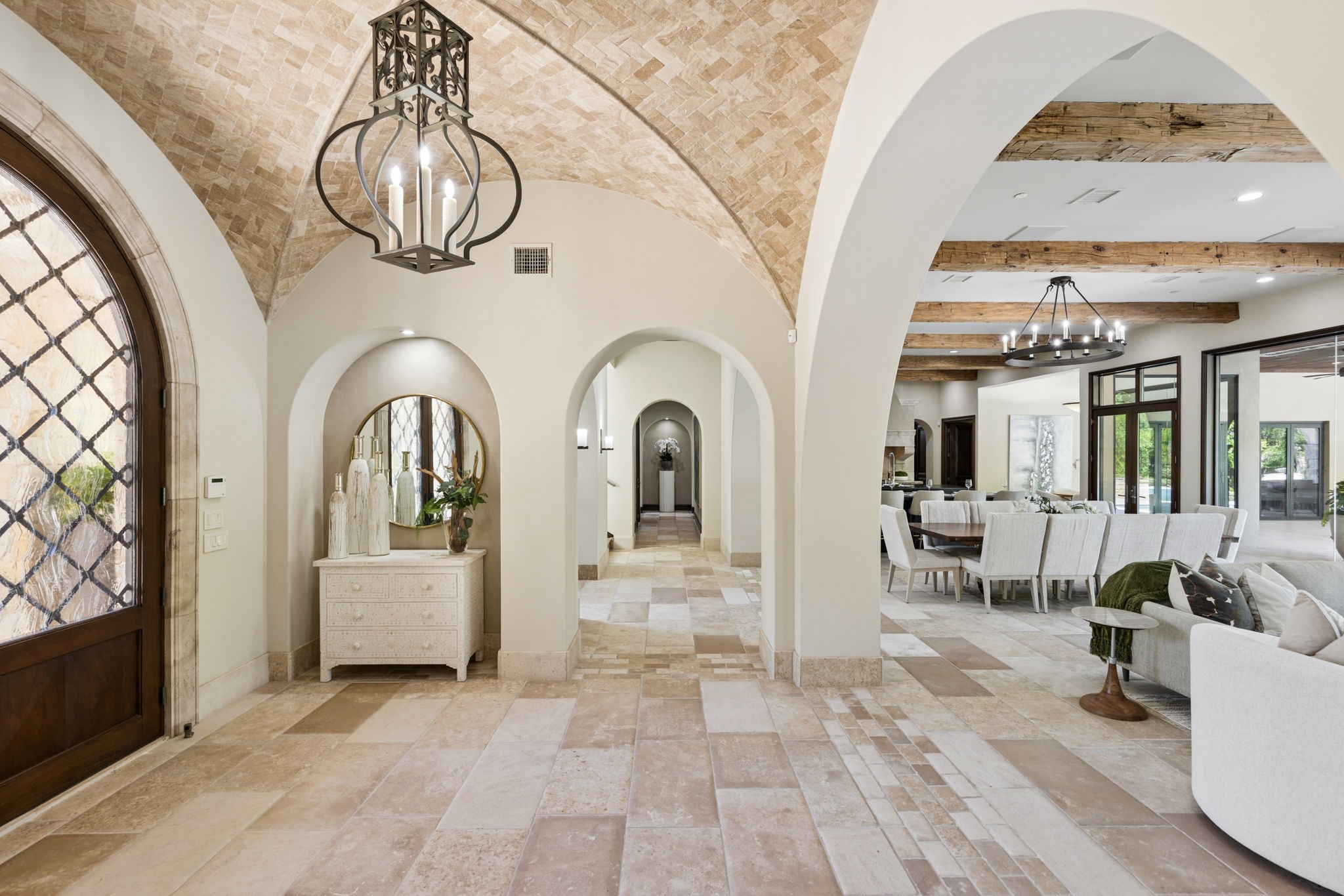 690 S Peytonville Avenue