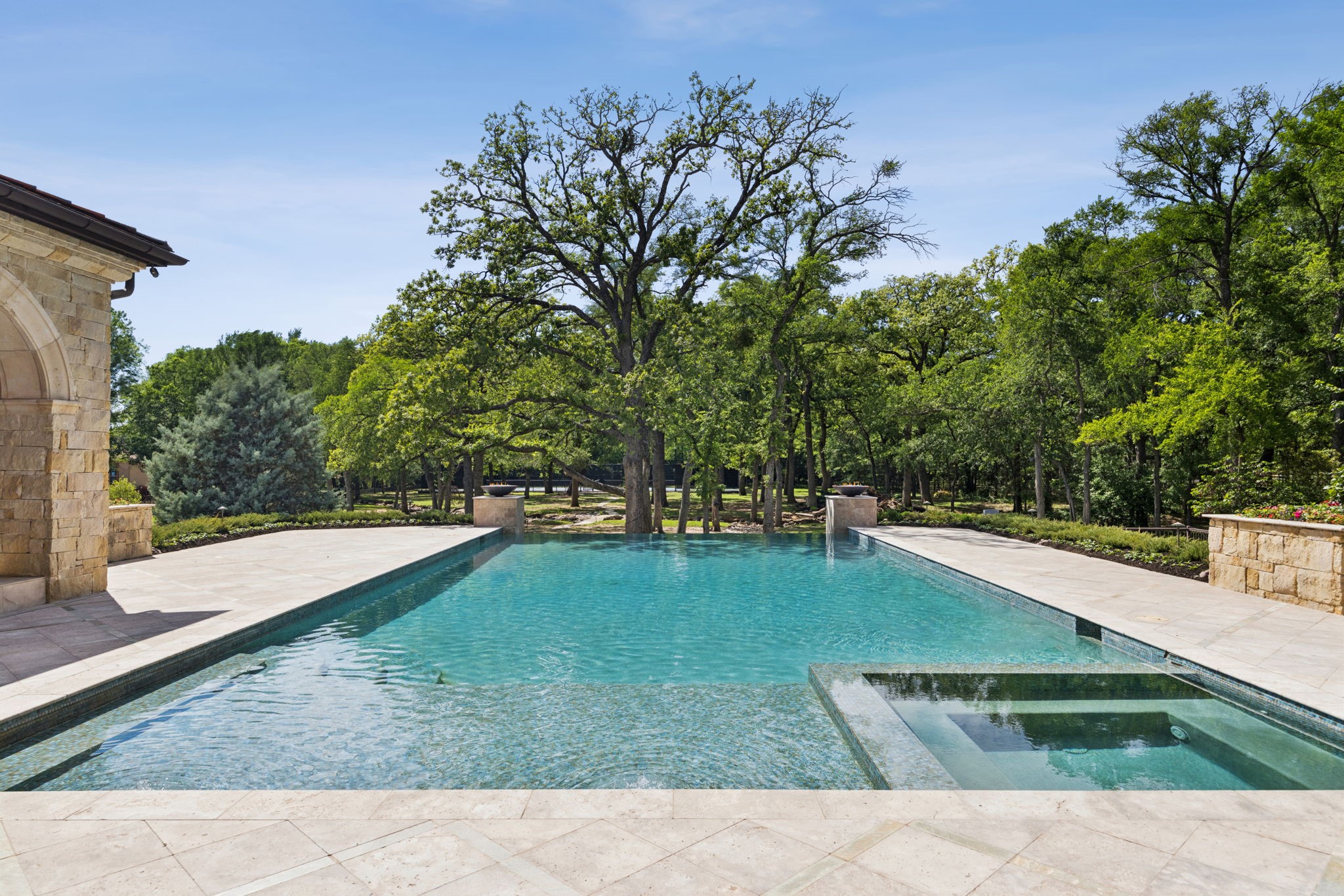 690 S Peytonville Avenue