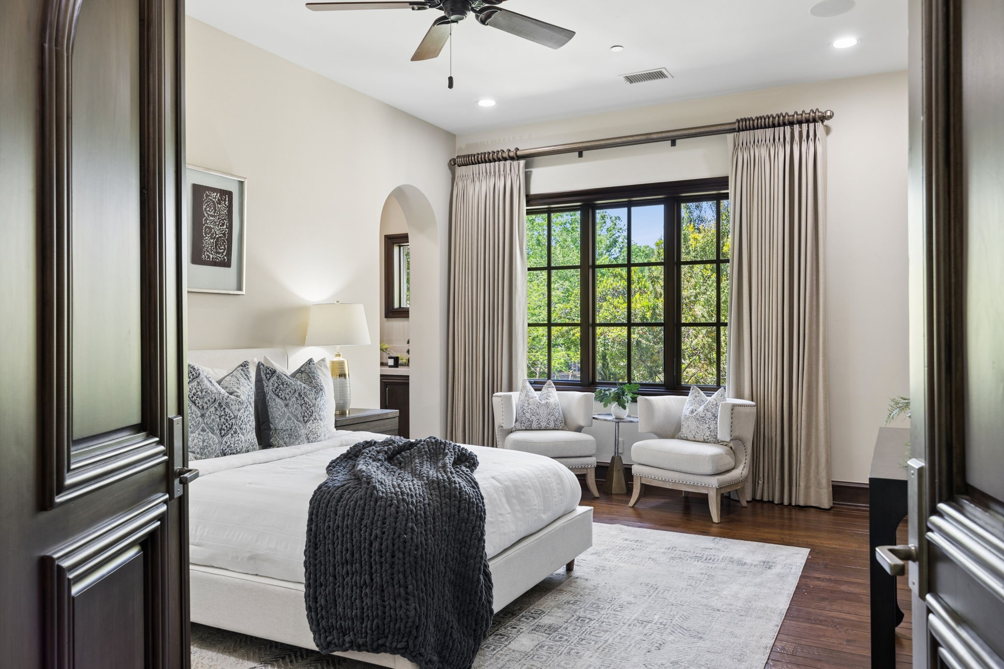 690 S Peytonville Avenue