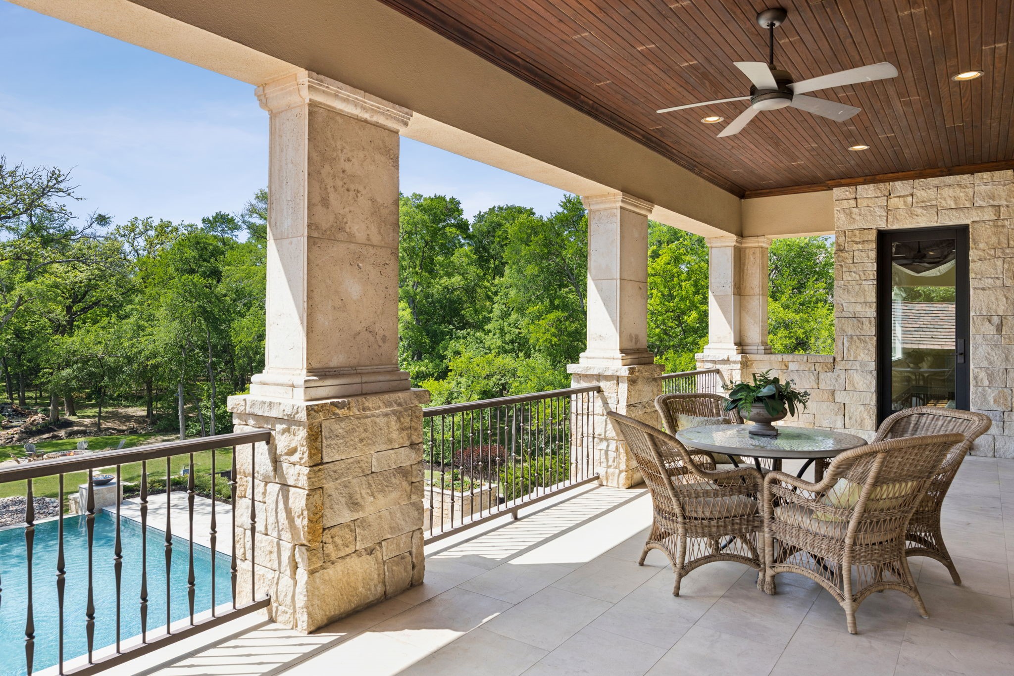 690 S Peytonville Avenue