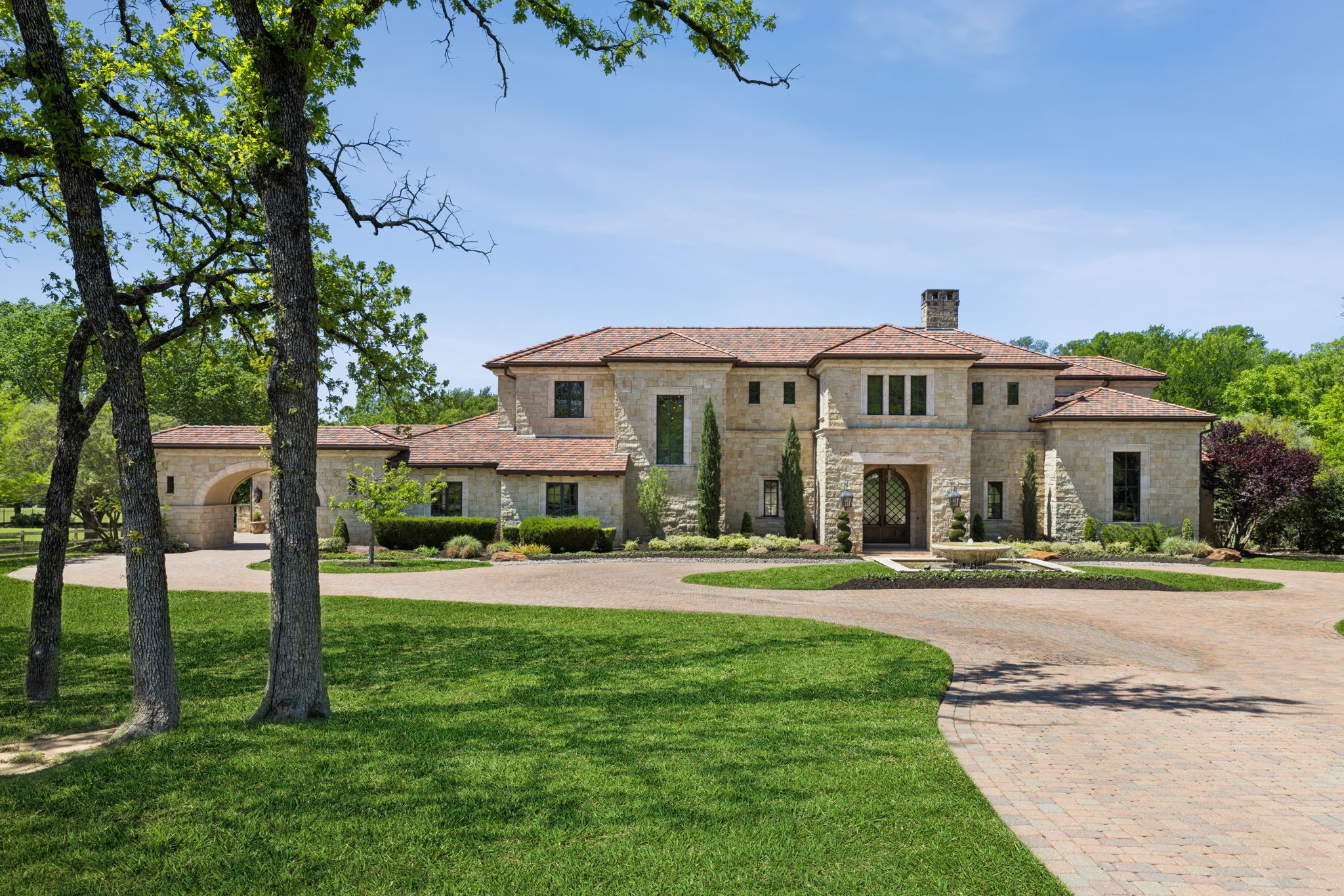 690 S Peytonville Avenue