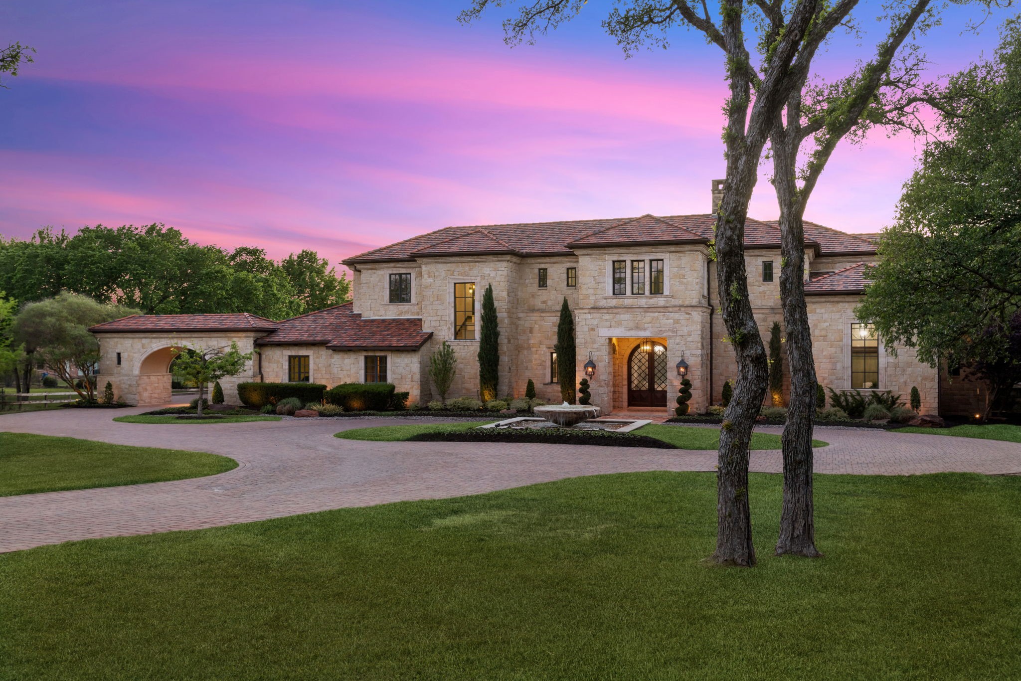 690 S Peytonville Avenue