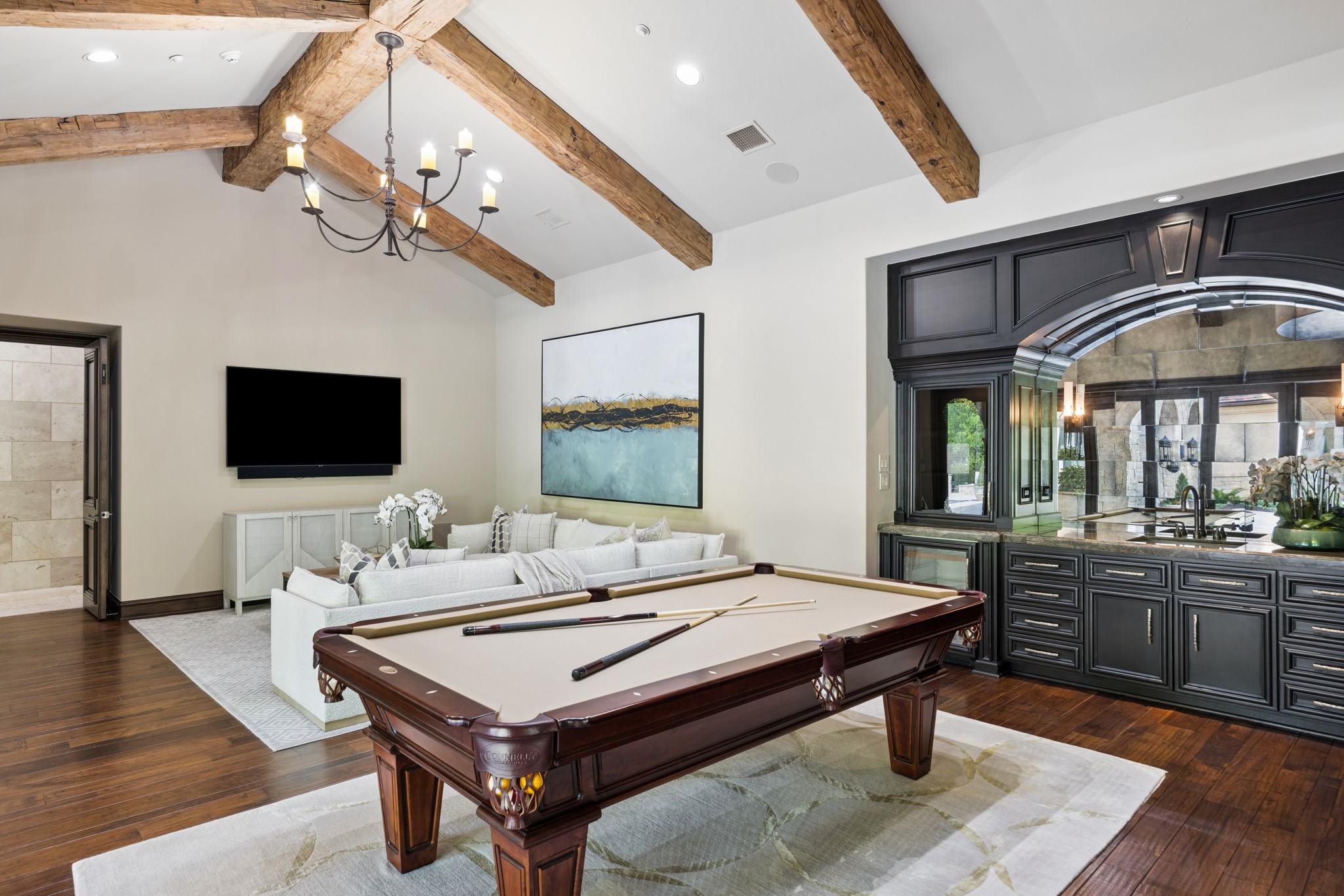 690 S Peytonville Avenue