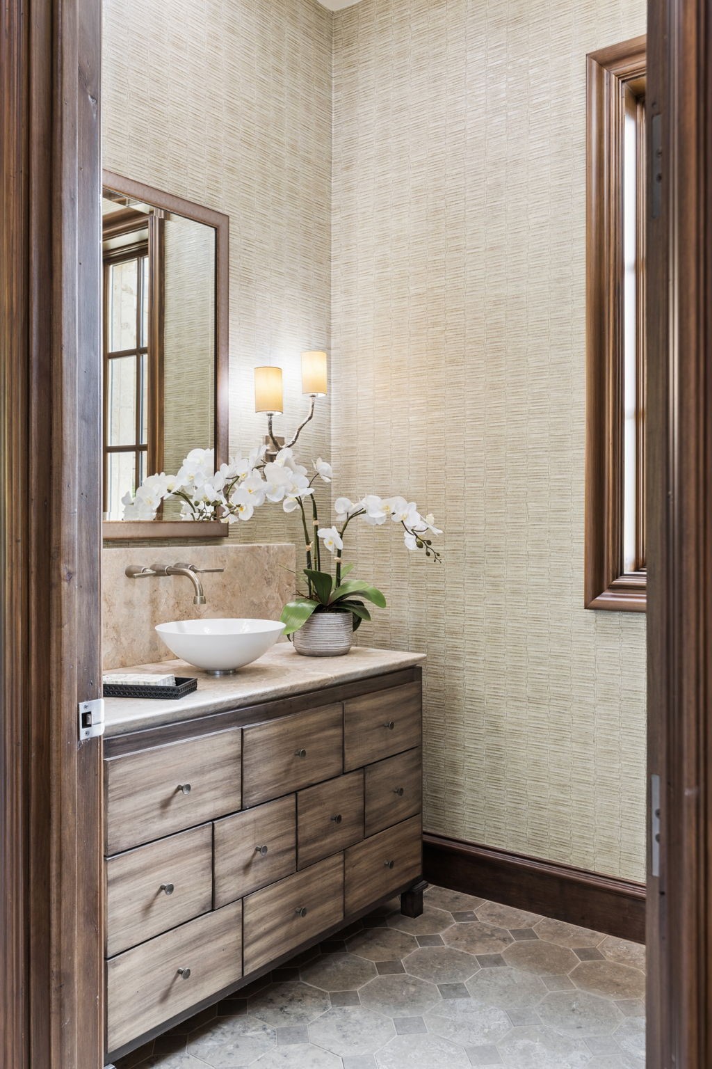 690 S Peytonville Avenue