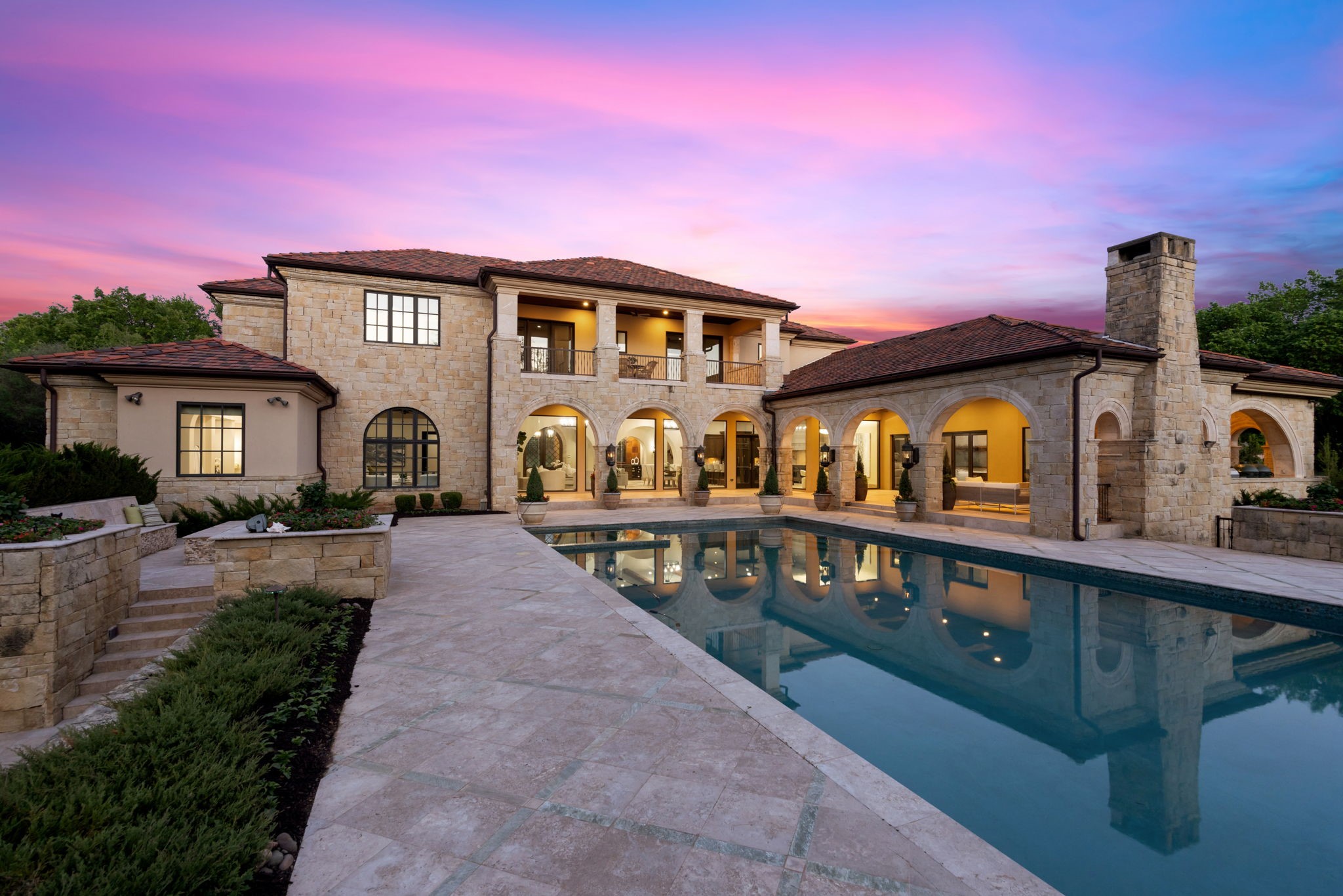 690 S Peytonville Avenue