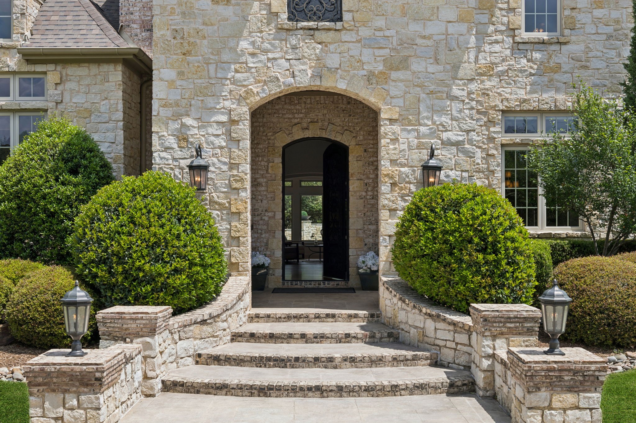 1701 Live Oak Lane