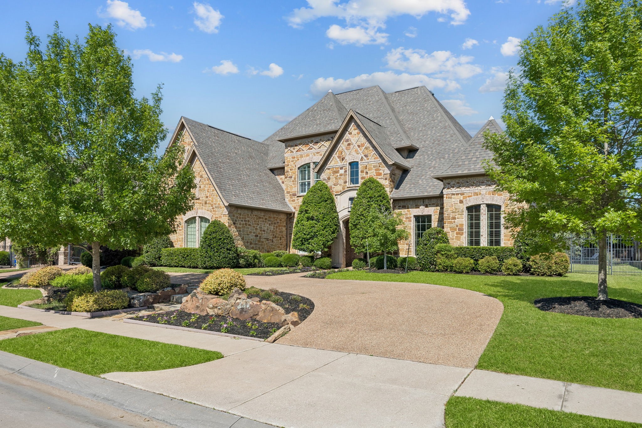 7013 Peters Path